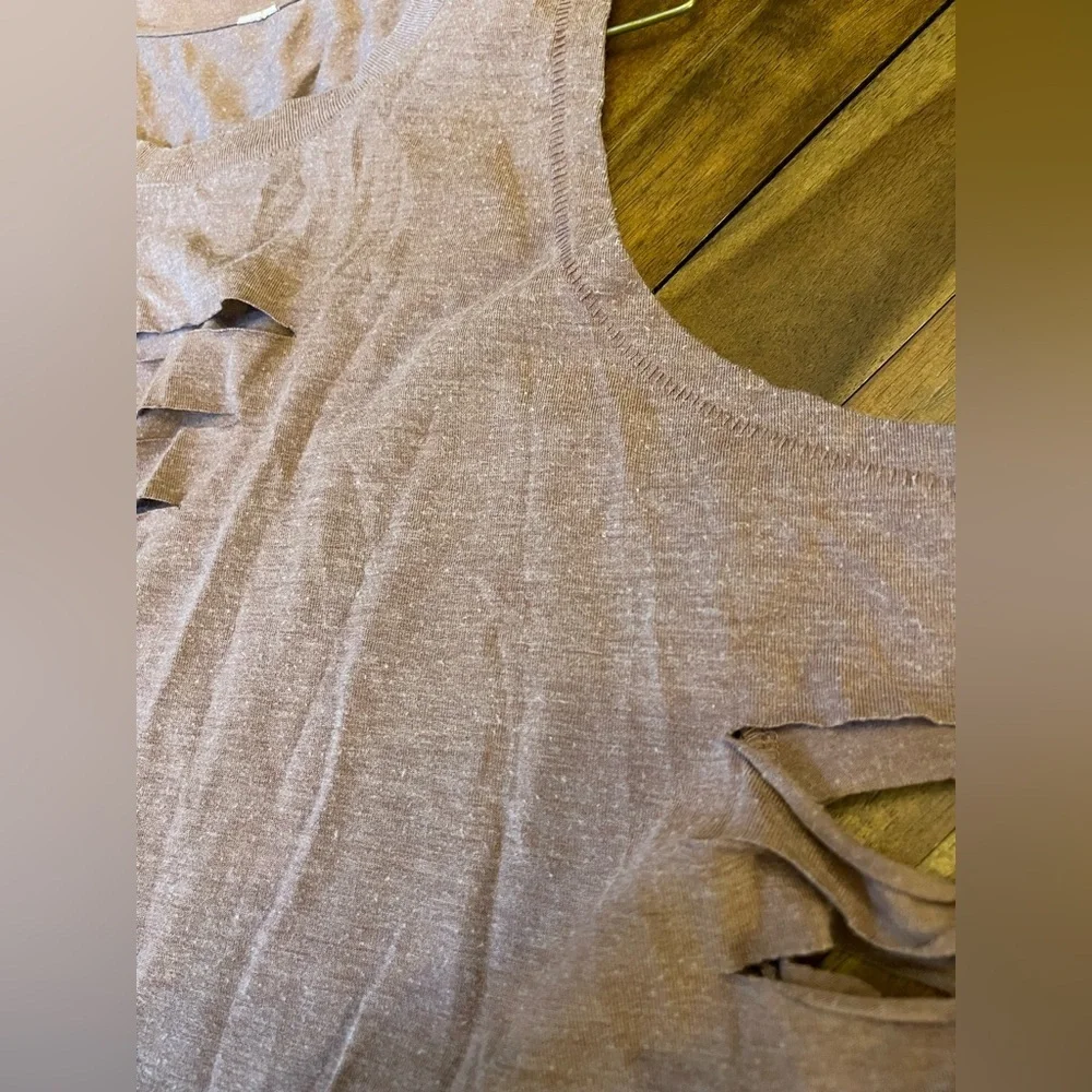 ALO Yoga cut it out Mauve Sleeveless Top